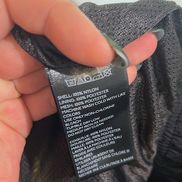 Urban Outfitters Nylon Cargo Style Joggers Size Medium - Picture 7 of 7